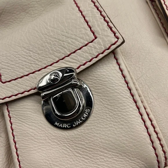 Marc Jacobs Cream Shoulder Bag with Slouchy Design - Picture 3 of 4